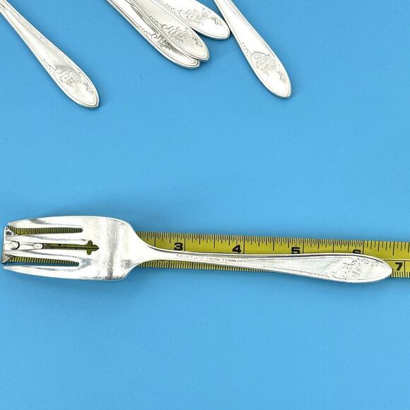 Oneida Community Tudor Plate 1946 Queen Bess II Set of 6 Salad Forks Silverplate - Picture 7 of 7